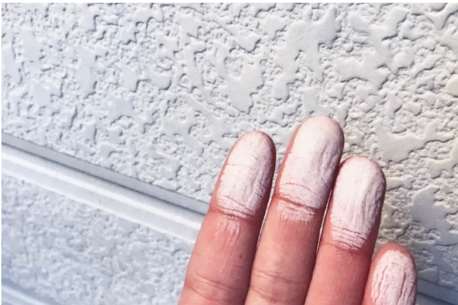 外壁塗装のタイミングと劣化サインの目安